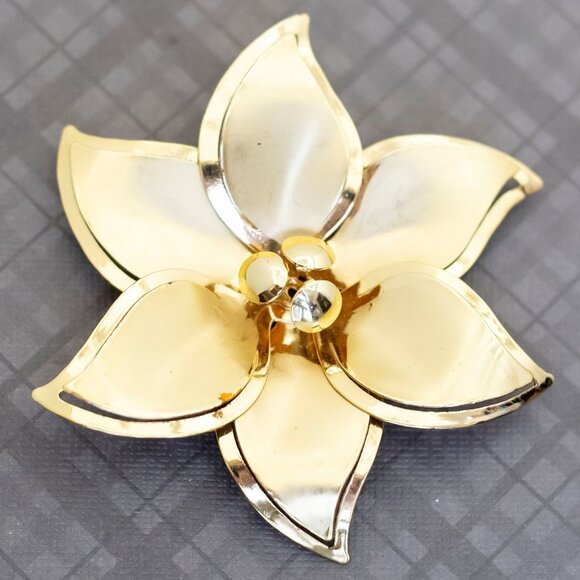Vintage Abstract Lotus Elegant Flower Brooch, G42 - Picture 1 of 2
